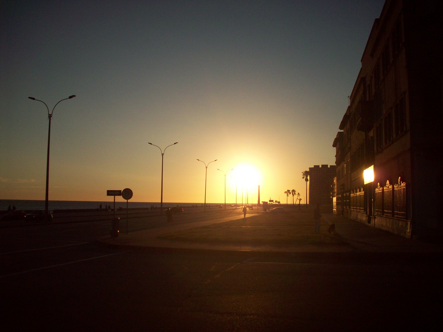 Ocaso en Montevideo.