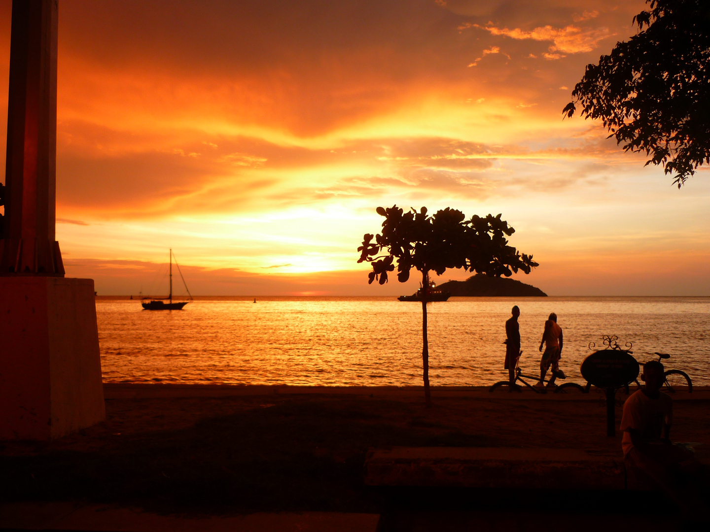 ocasos de maravilla en la mas linda bahia de colombia SANTA MARTA