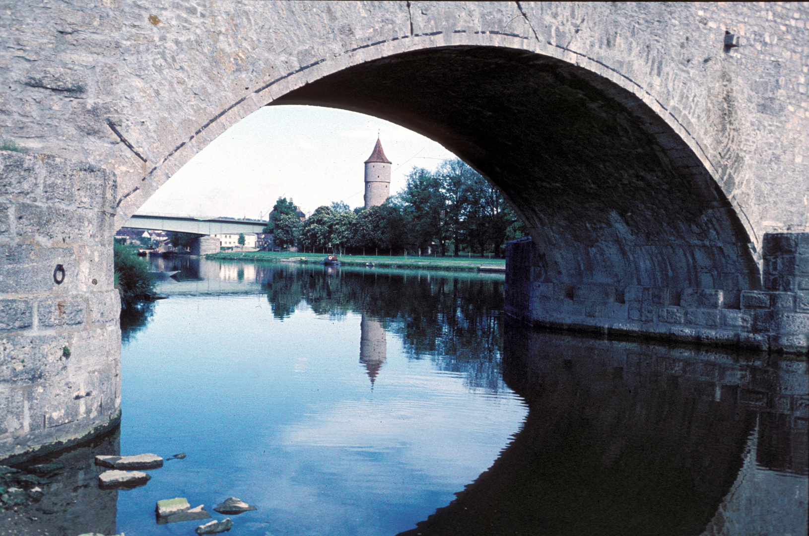 Ochsenfurt - Blick durch alte Mainbrücke