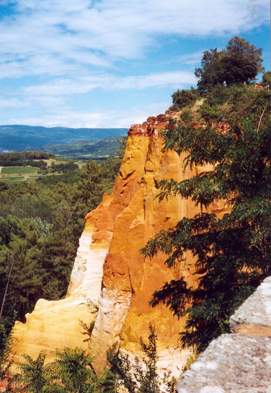 Ockerfelsen von Roussillion im Juli 2005