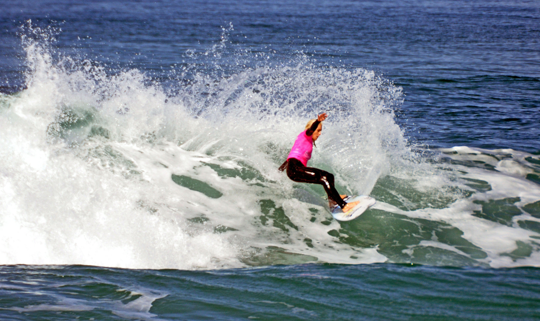 octobre rose ! weston webb en rose pour un souvenir de quik pro roxy 2016