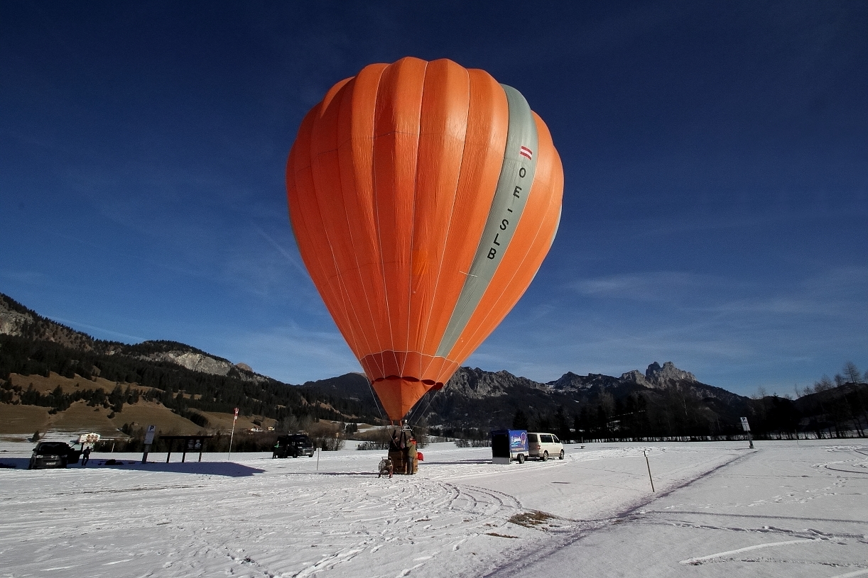 OE-SLB  - hebt ab- in Tannheim