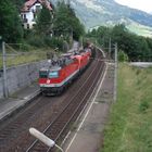 ÖBB 1044 126-9 Güterzug fahrt durch haltestelle Hofgastein, Österreich.