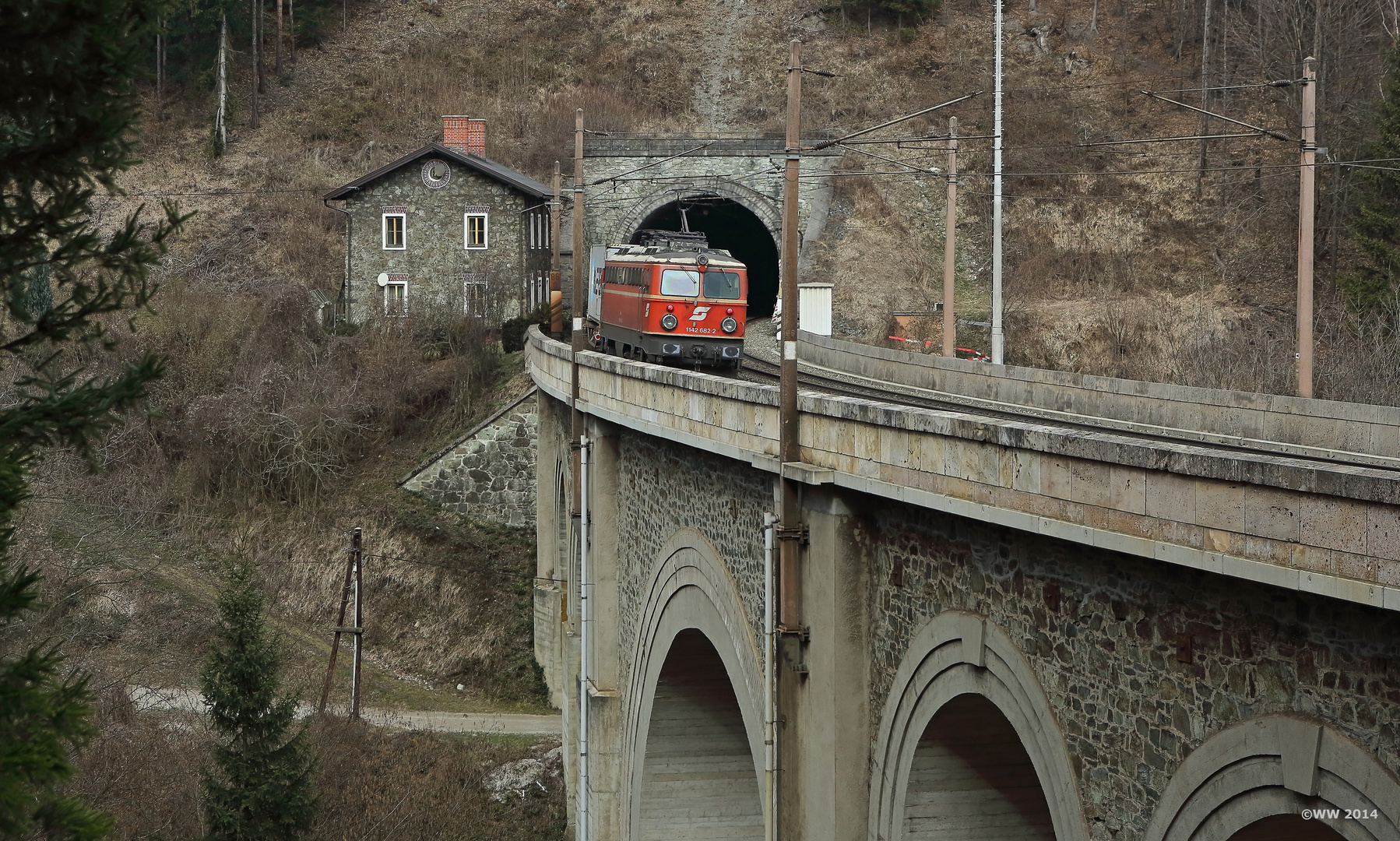 ÖBB 1142 682-2 am Höllgrabenviadukt