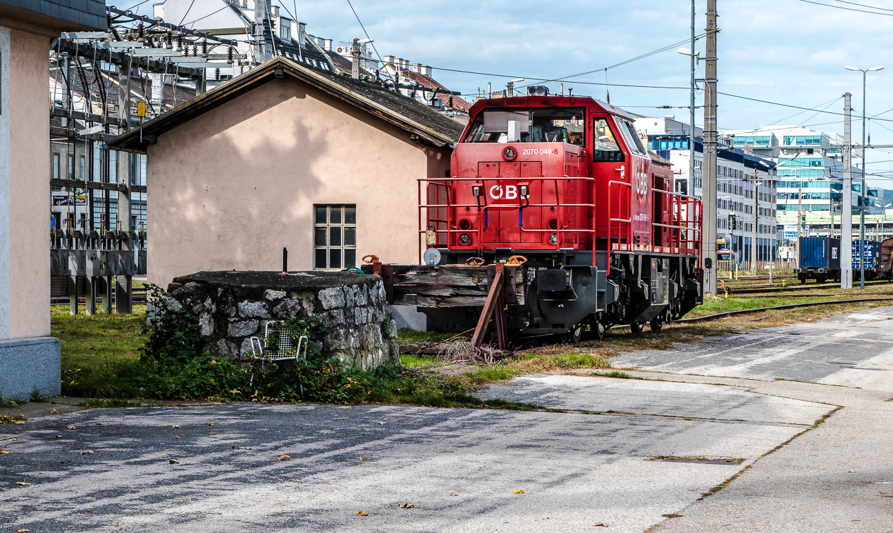 ÖBB 2070 049   Eine Lok wie ein Haus!