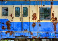 öbb-blau mit "rostpatina"...