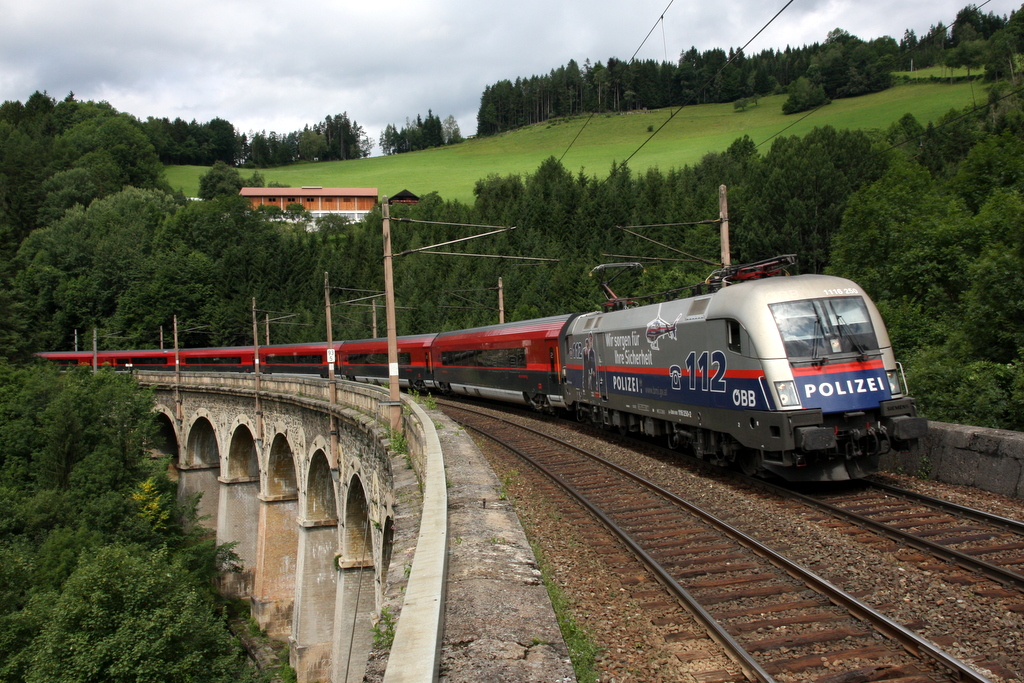 "ÖBB-RailJet mit Polizeibegleitung"