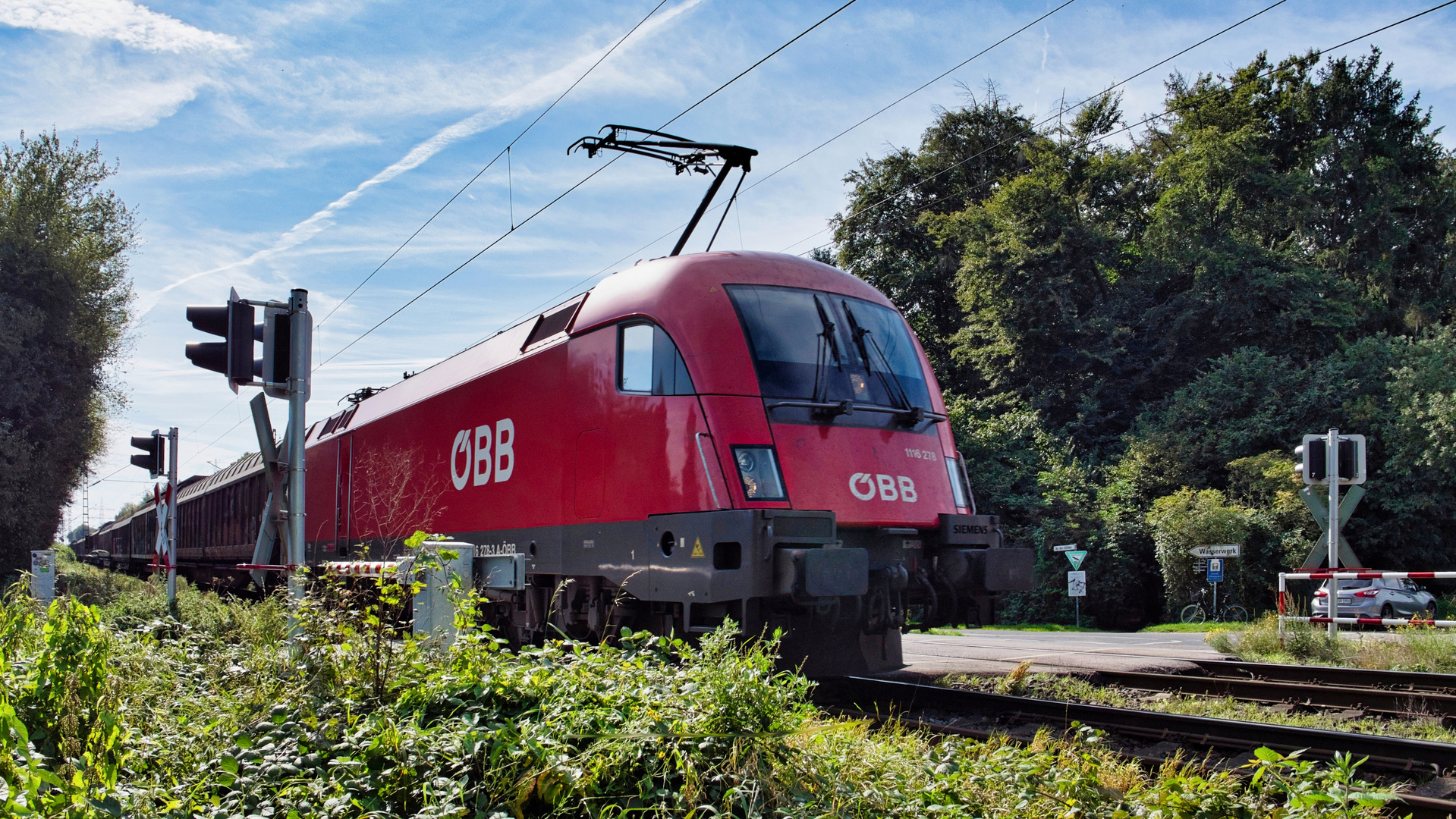 ÖBB-Taurus am BÜ in Hilden