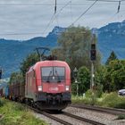 ÖBB-Taurus mit Güterzug in Prien