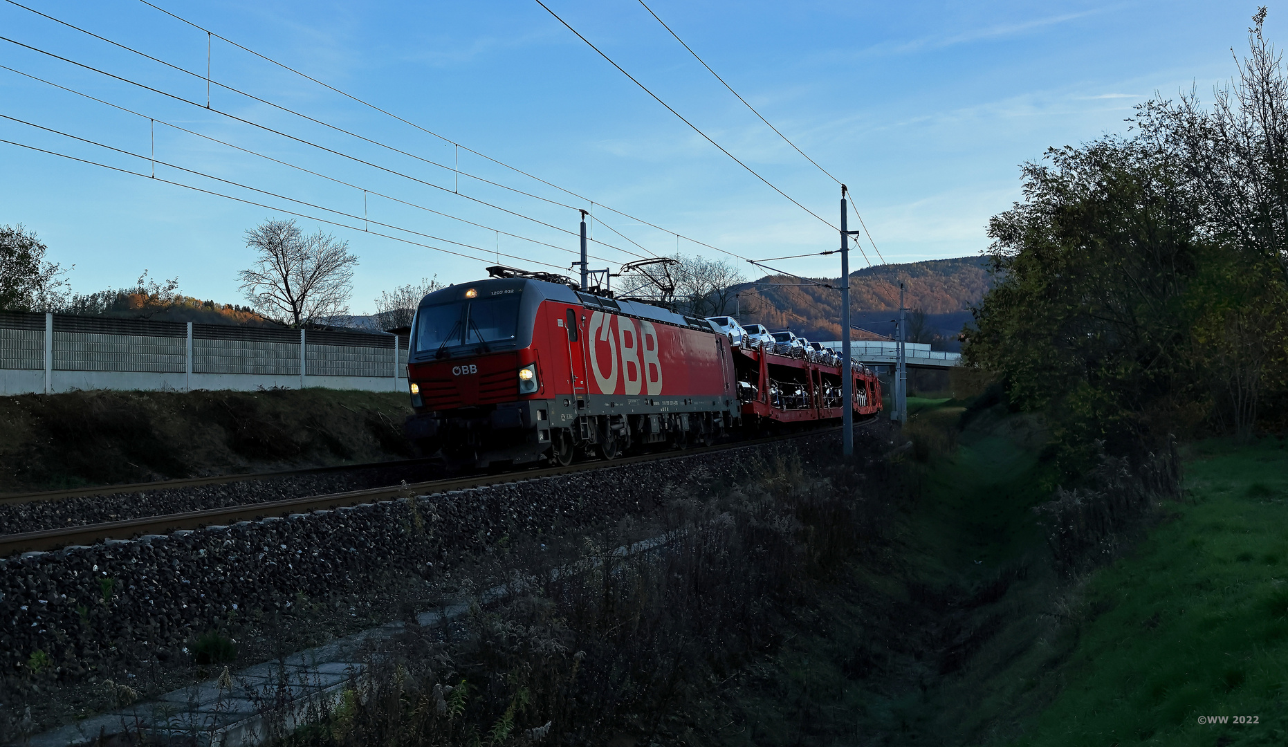 ÖBB Vectron 1293 032 mit Autozug (1)