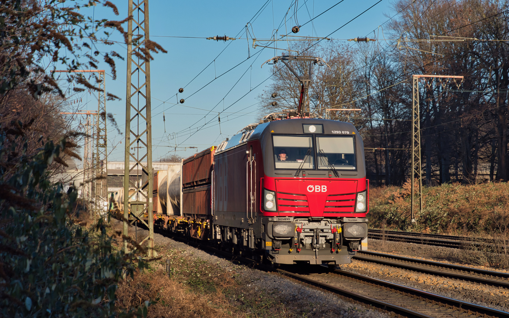 ÖBB-Vectron beim Abzweig Lotharstraße