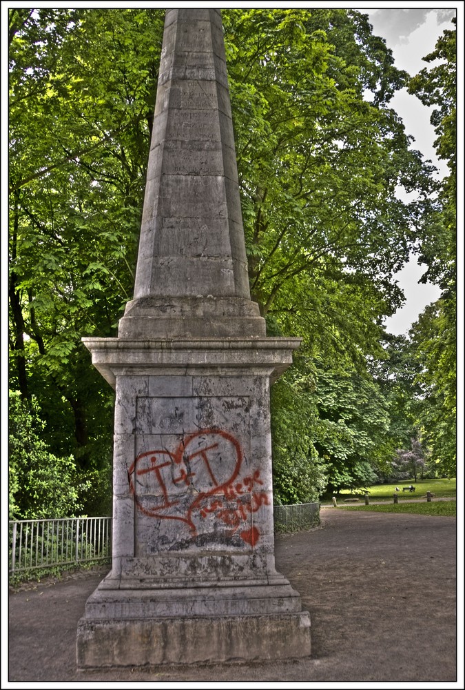 Öffentliche Liebesbekundungen, auf öffentlichen Monumenten