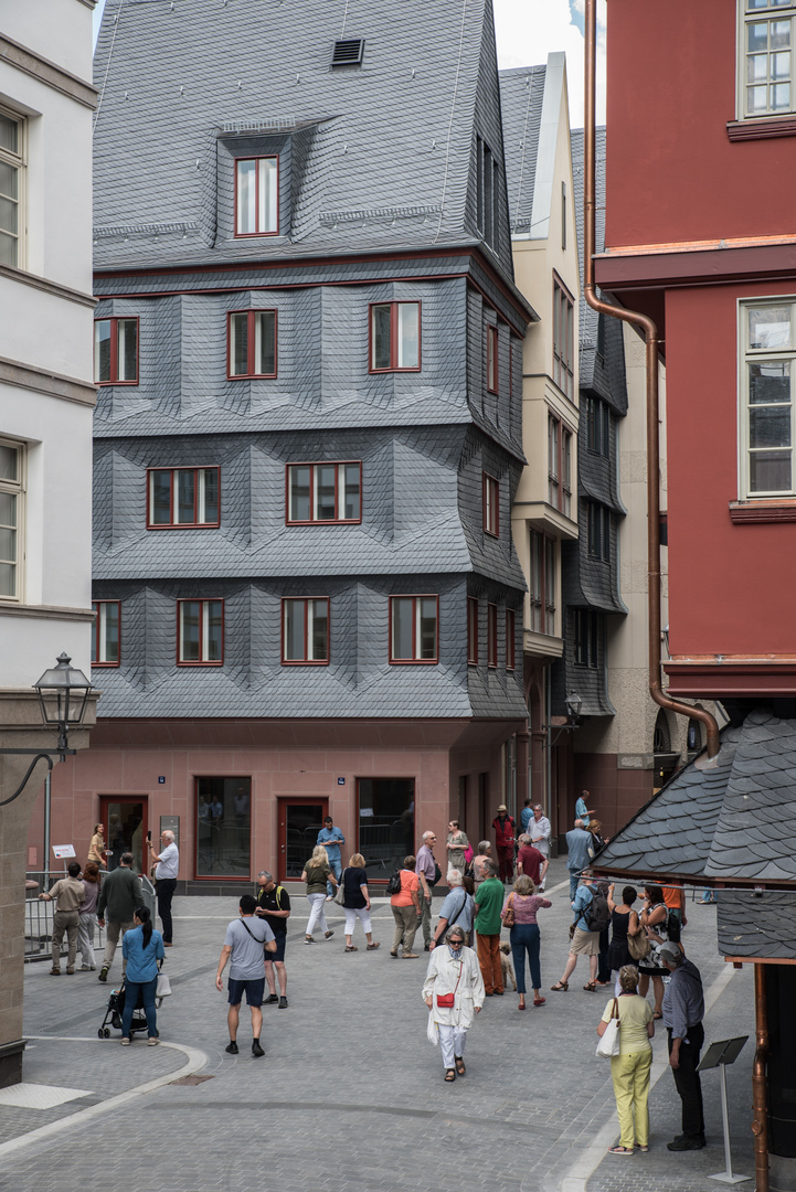 Öffnung der neuen Frankfurter Altstadt - hier Krönungsweg Ecke Hühnermarkt