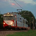 OEG 111 zu vorgerückter Stunde am Vogelstangsee in Mannheim