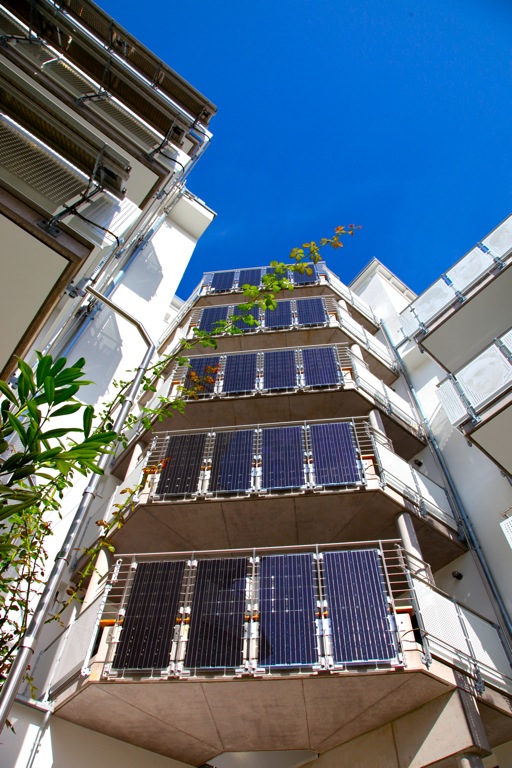 ökologisches solares Bauen in Freiburg green city Energiewende Architektur Frey