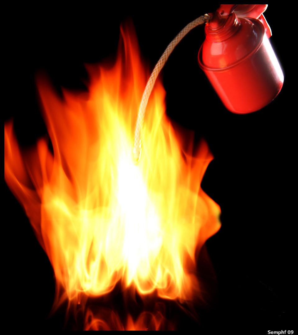 Öl ins Feuer gießen Foto & Bild stillleben, arrangierte szenen, motive Bilder auf