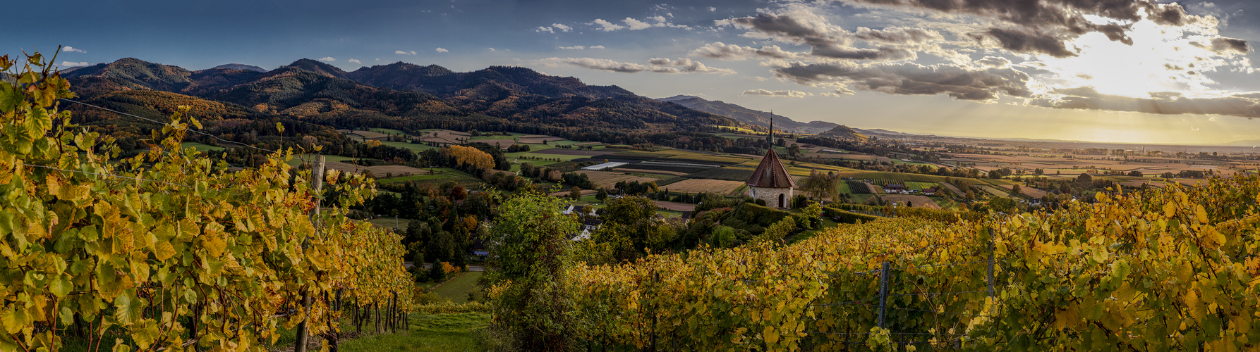 Ölbergkapelle mit Staufen Burg