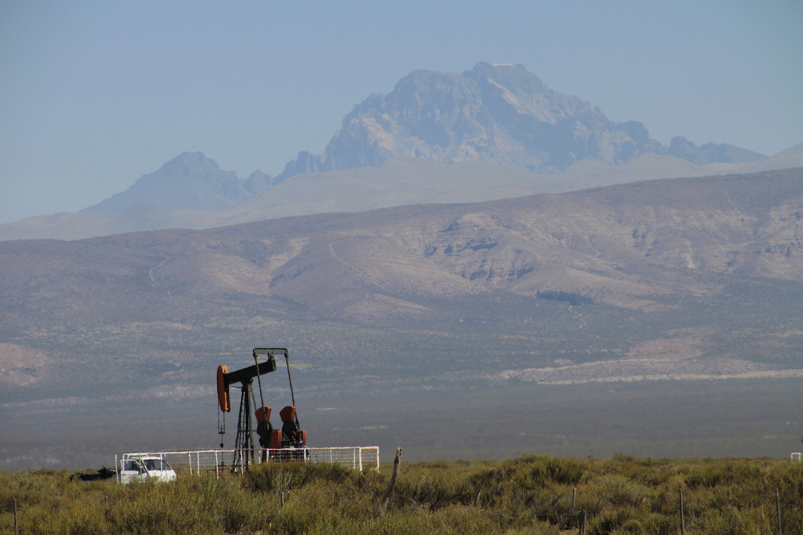 Ölförderung bei Malargüe (Provinz Mendoza/Argentinien)
