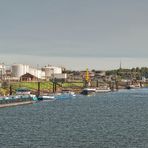 Ölinsel im Binnenhafen Duisburg