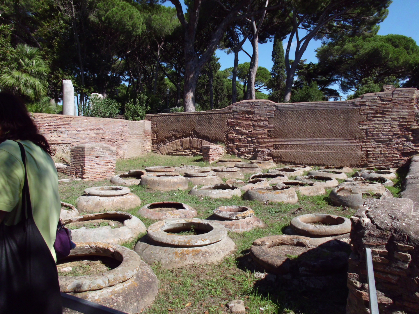 Ölkrüge in Ostia Antica