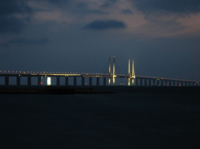 Öresund-Brücke bei Nacht