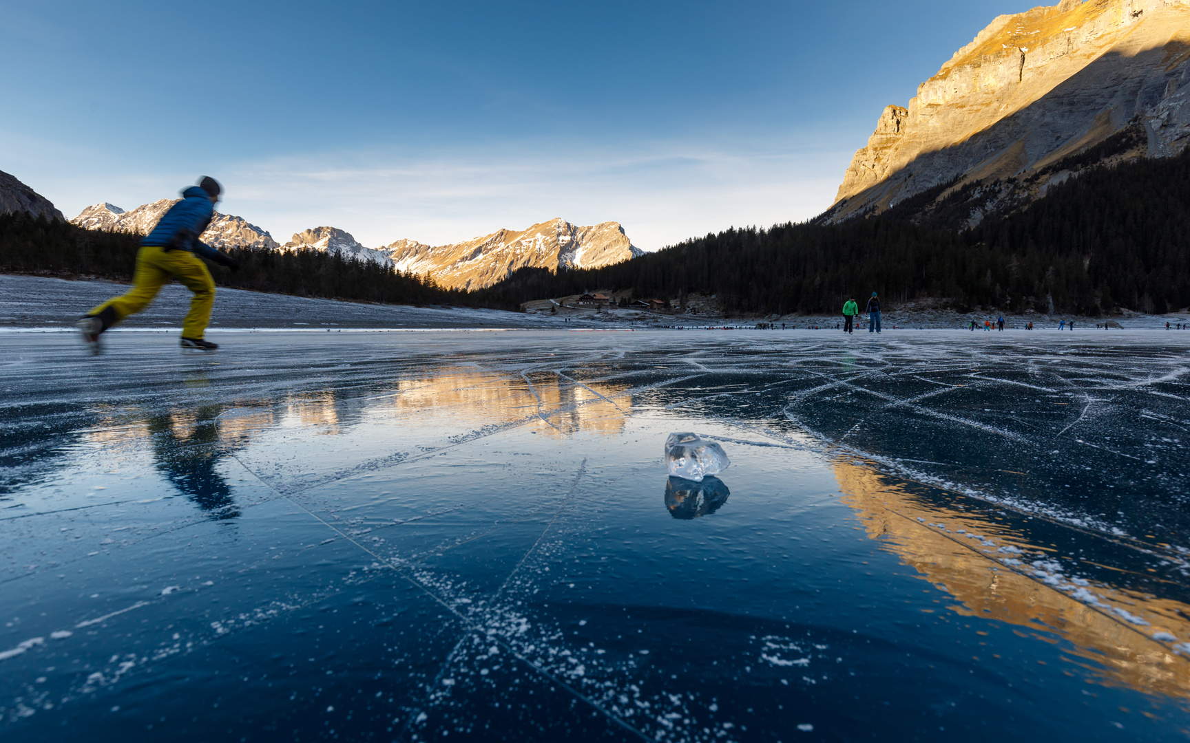 Oeschinensee mit Schwarzeis