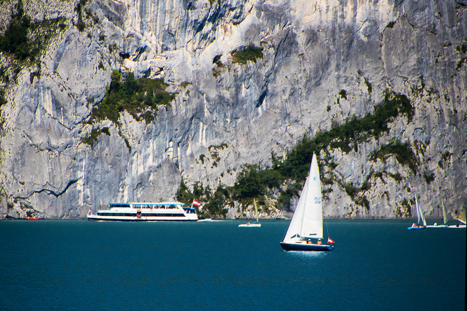 Österreich - Salzburger Land - Wolfgangsee - Boote vor der Felswand