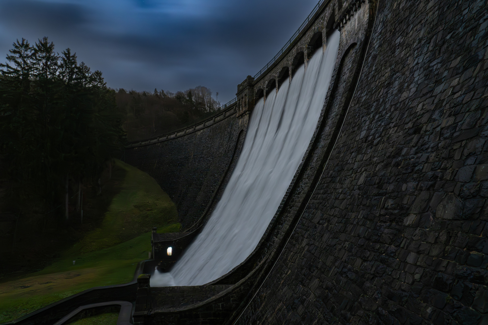 Östertalsperre Staumauer bei Nacht 4