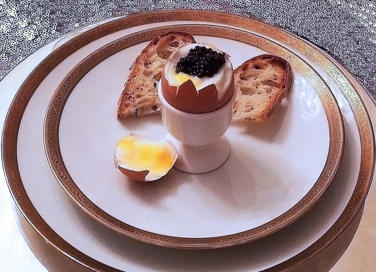 Oeuf de poule au caviar