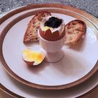 Oeuf de poule au caviar