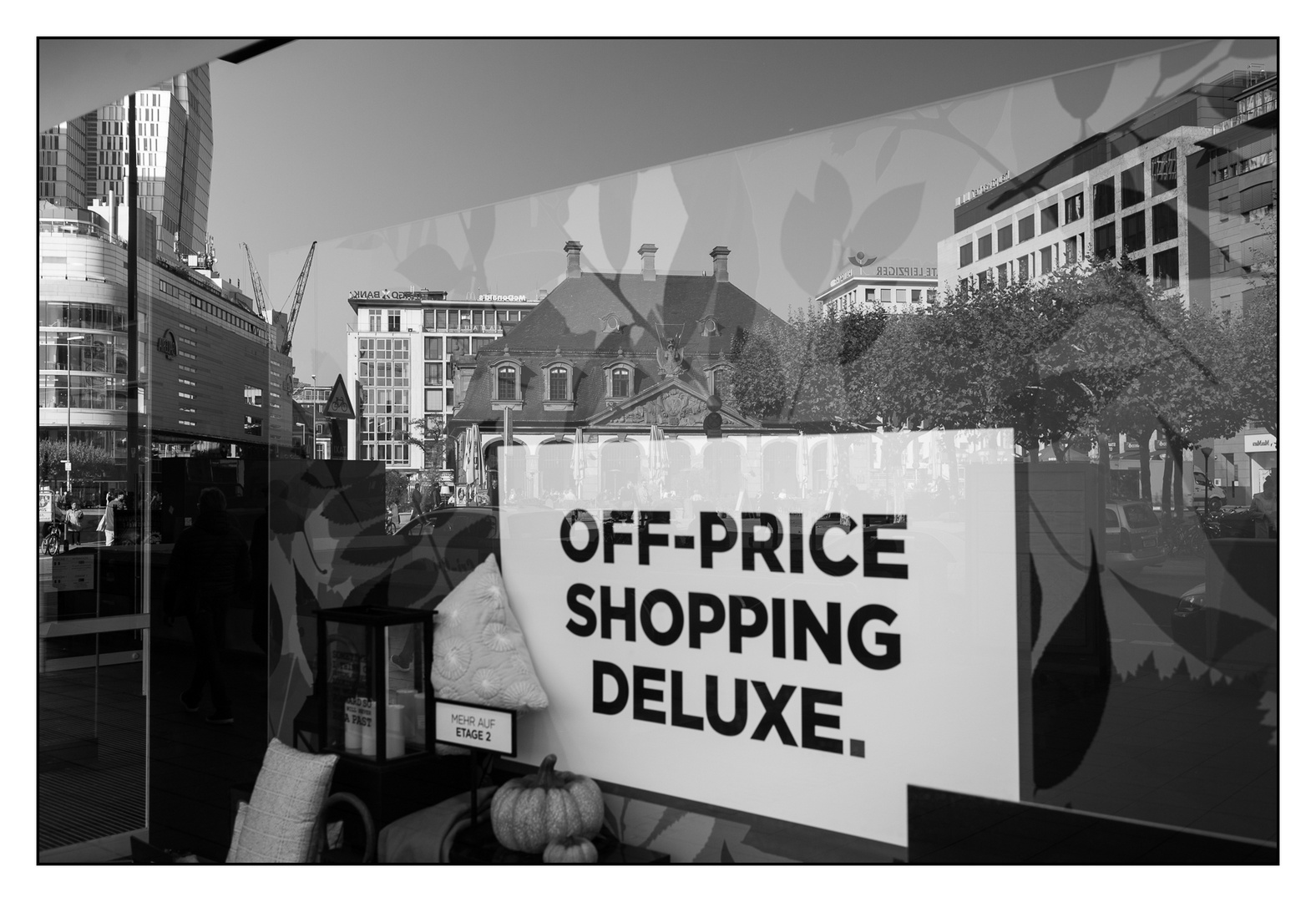 OFF-PRICE SHOPPING DELUXE