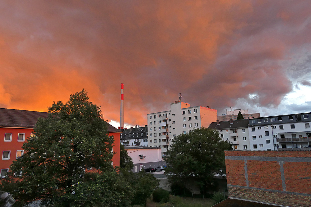 Offenbach: Der Himmel brennt 01