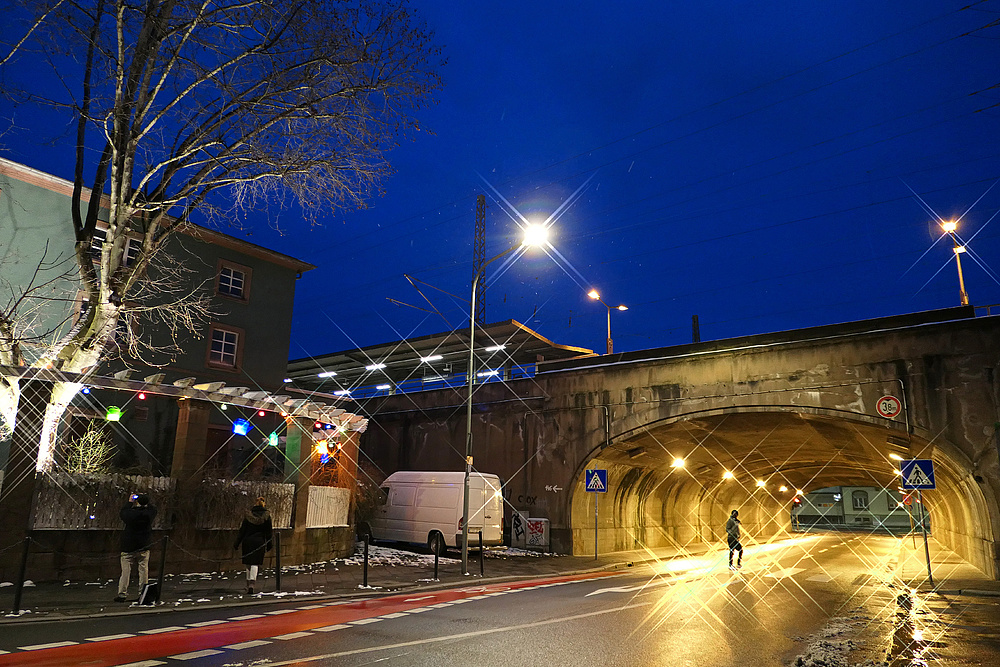 Offenbach: Hauptbahnhof – Luminale 2018, Im Biergarten 02