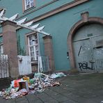 Offenbach/Main, Hauptbahnhof: Der vermüllte Biergarten 02