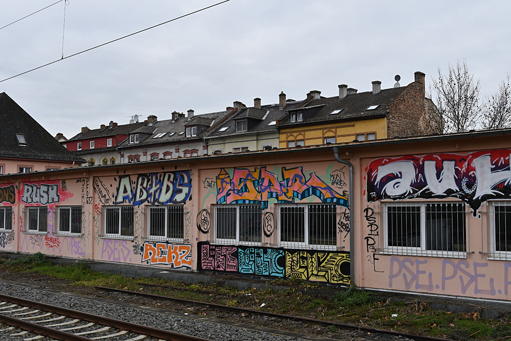 Offenbach/Main, Hauptbahnhof: Schmierereien – fast überall