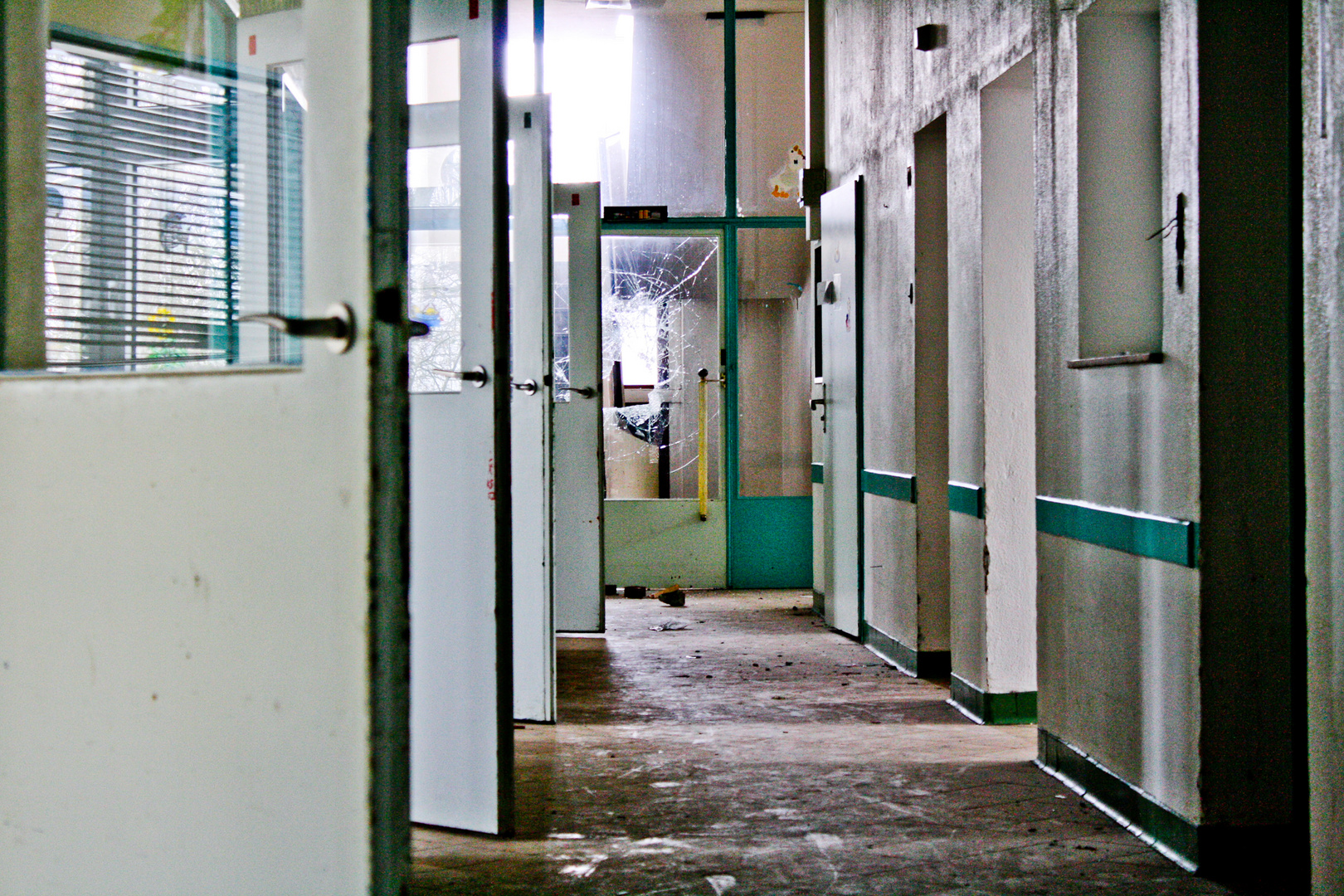 Offene Turen Foto Bild Architektur Lost Places Motive Bilder Auf Fotocommunity