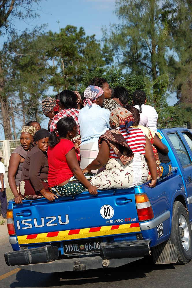 Offener Bus in Afrika