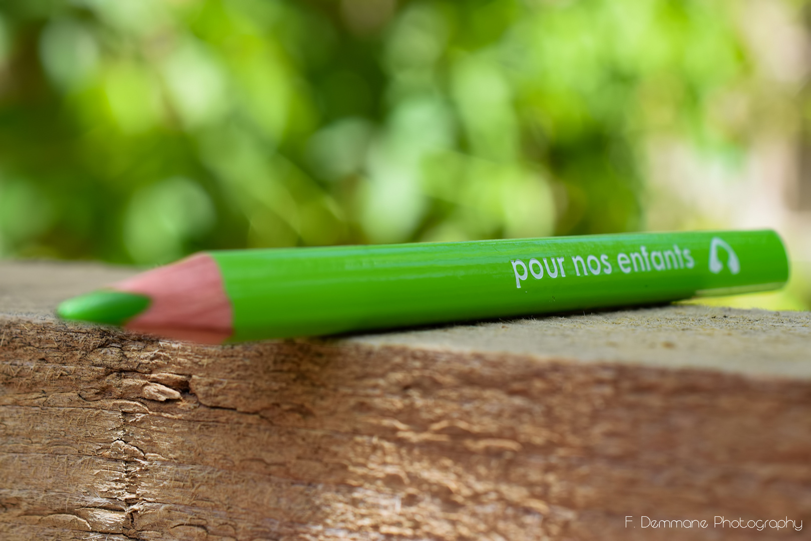 Offrons un crayon vert