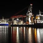 Offshore Installationsschiffe in der Ruhe der Nacht