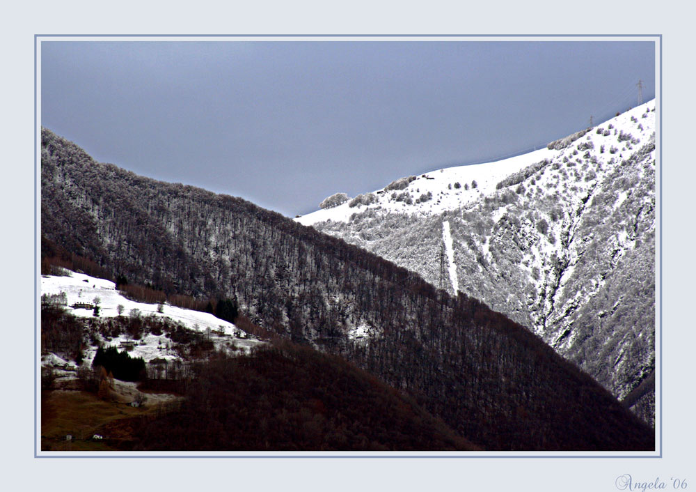 Oggi... tra le nuvole... appare la prima neve...