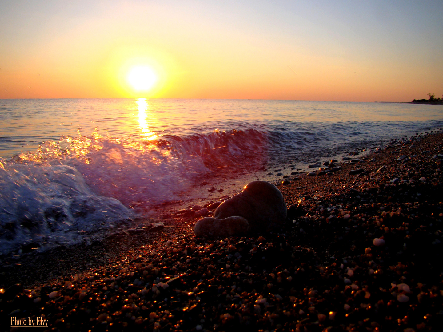 Ogni Alba un "amore d'Alba" ed il mare lo dimostra con un suo segnale ..