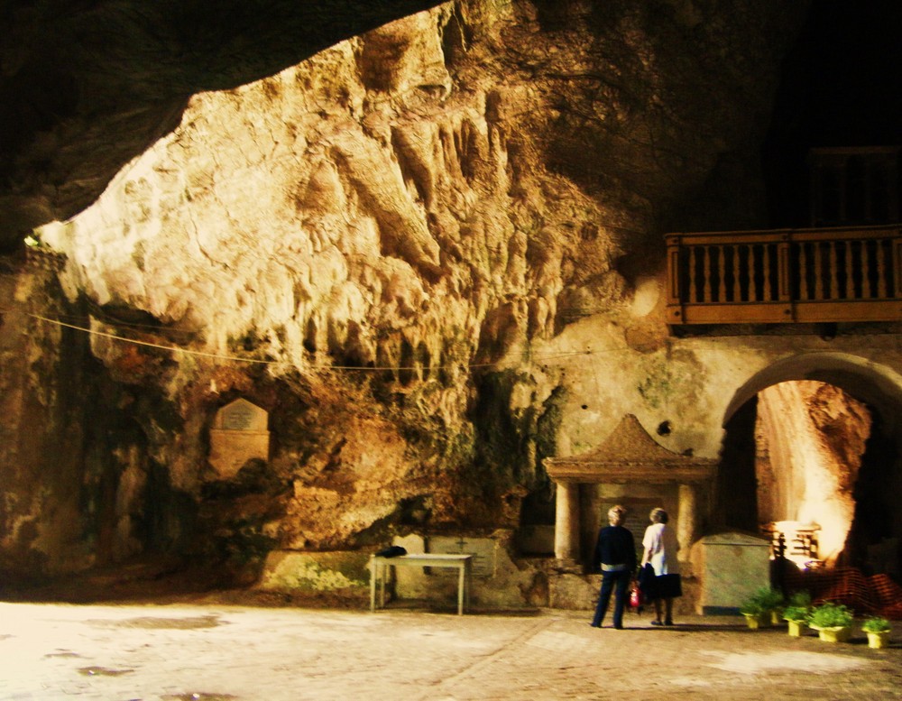 Ogni grotta ha i suoi abitanti