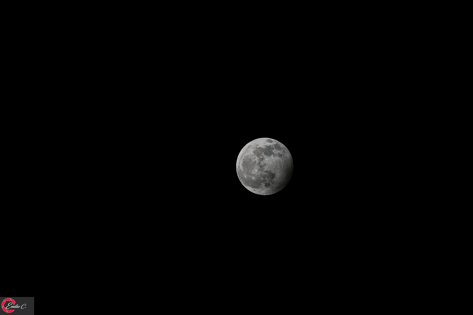 Ognuno di noi è una luna: ha un lato oscuro che non mostra mai a nessun altro. MARK TWAIN