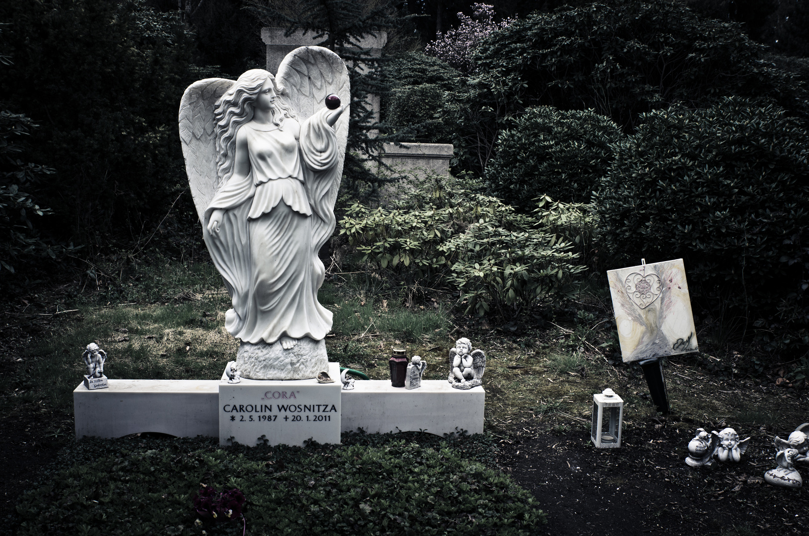 Ohlsdorf Friedhof, Hamburg - Sexy Cora I