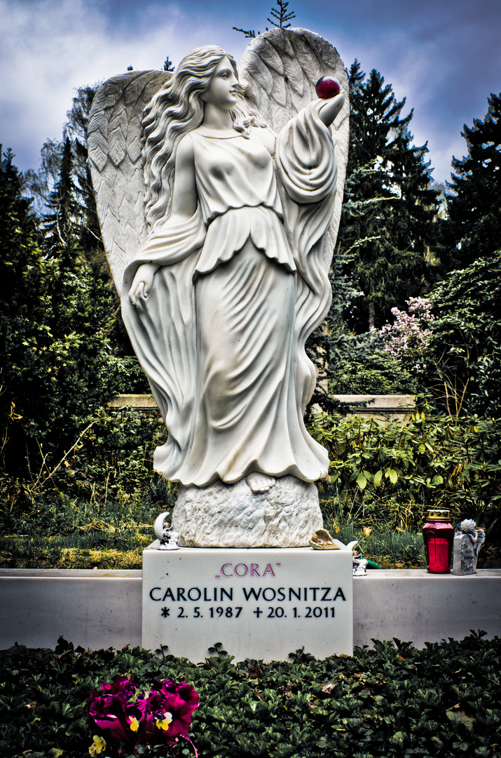 Ohlsdorf Friedhof, Hamburg - Sexy Cora II