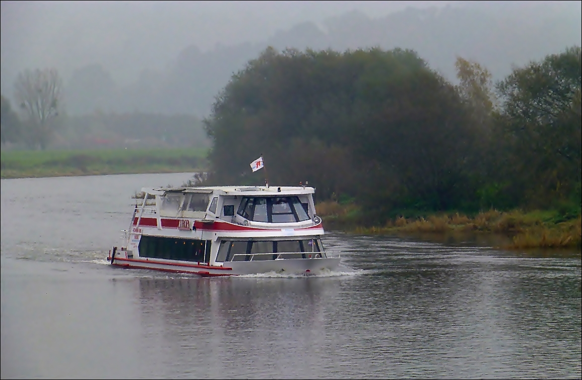 Ohne Fahrgäste im Nebel