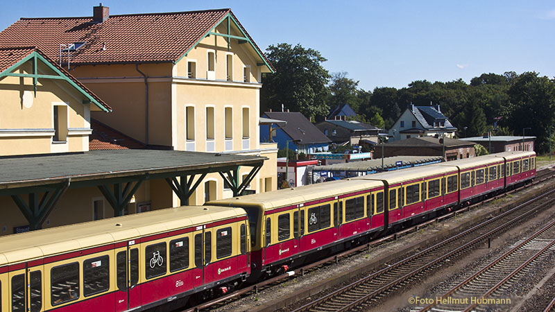 OHNE HALT AM HAUSBAHNSTEIG VORBEI...