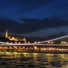 ohne Kette aber mit Licht....die Kettenbrücke in Budapest