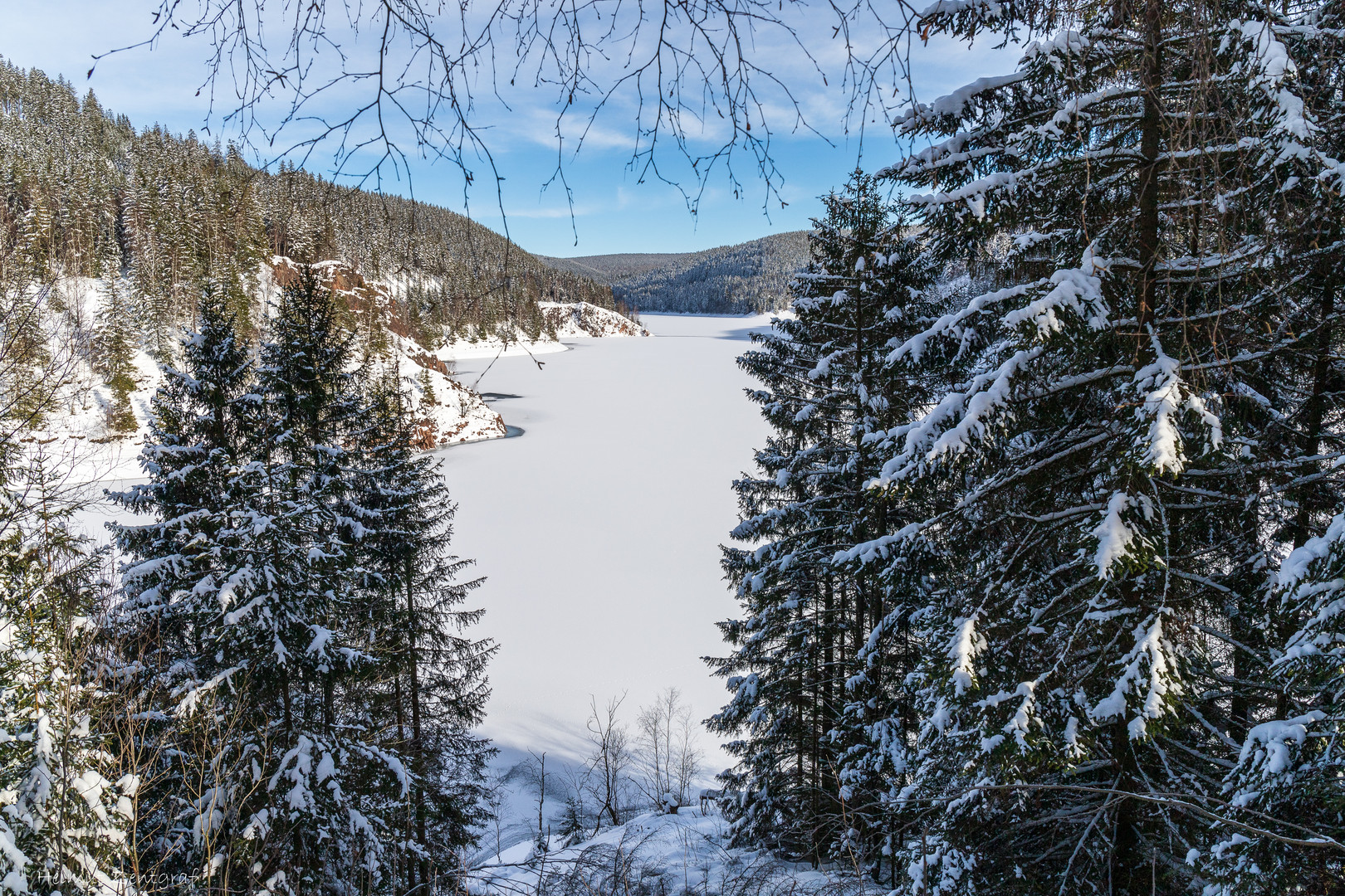 Ohra-Talsperre im Winterkleid