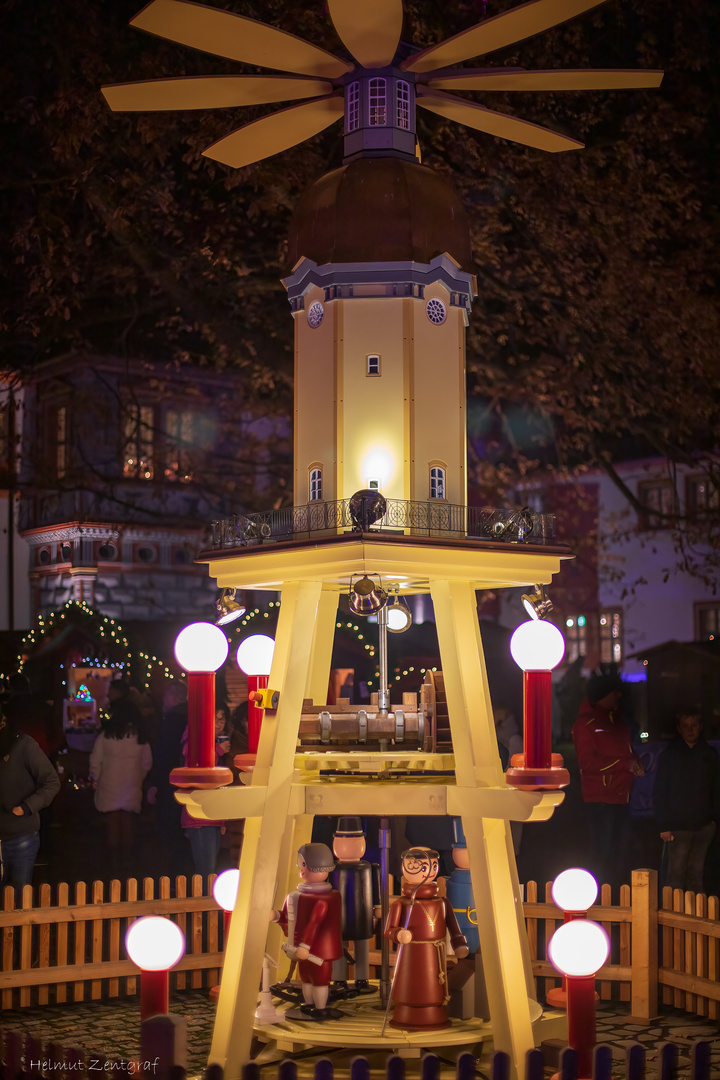 Ohrdrufer Pyramide bei 1. Schlossweihnacht nach dem Brand von 2013